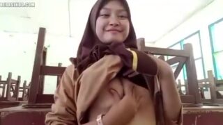 Bokep Indo Viral Abg Pramuka Hijab Remas Susu