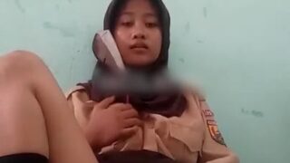 Bokep Indo Caca Hijab Seragam Pramuka Colmek di Kelas