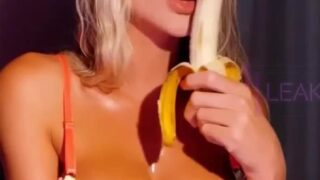 SummerLove’s Steamy Banana BJ Leaked