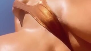 Amanda Nicole’s Sizzling Sling Bikini Video